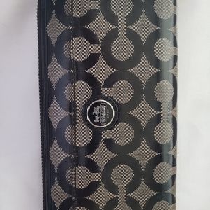 Signature Coach wallet